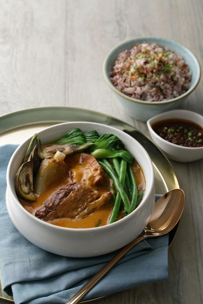 Hilton Manila Hotel Пасай Екстериор снимка Bicol Express