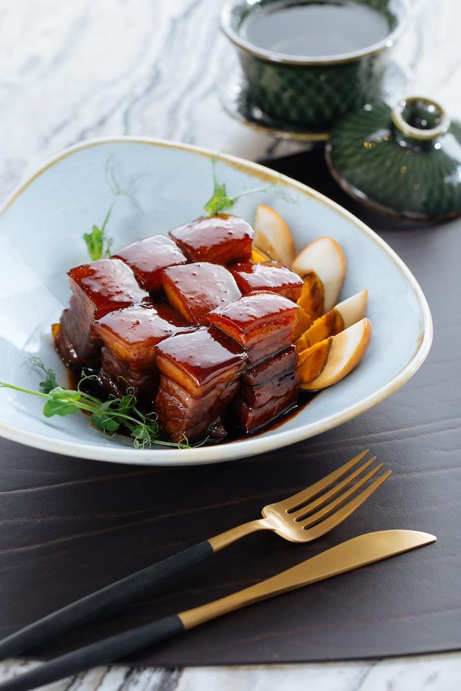 Hilton Manila Hotel Пасай Екстериор снимка Soy sauce is used in many Asian dishes, such as this char siu.