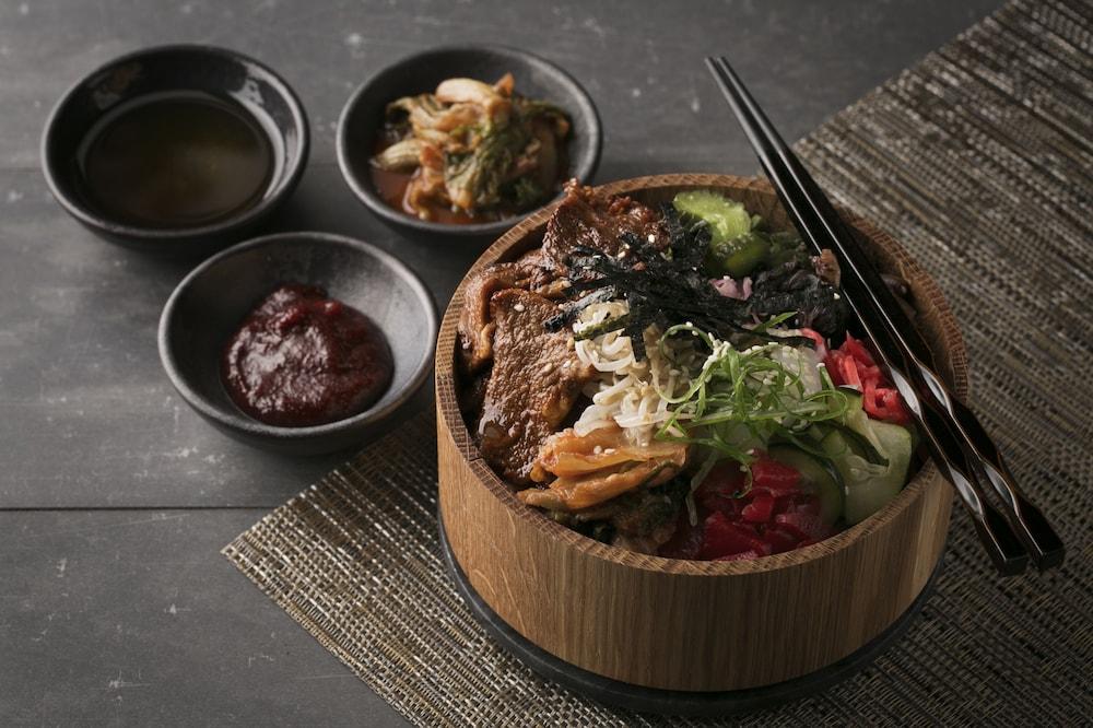 Hilton Manila Hotel Пасай Екстериор снимка Korean cuisine