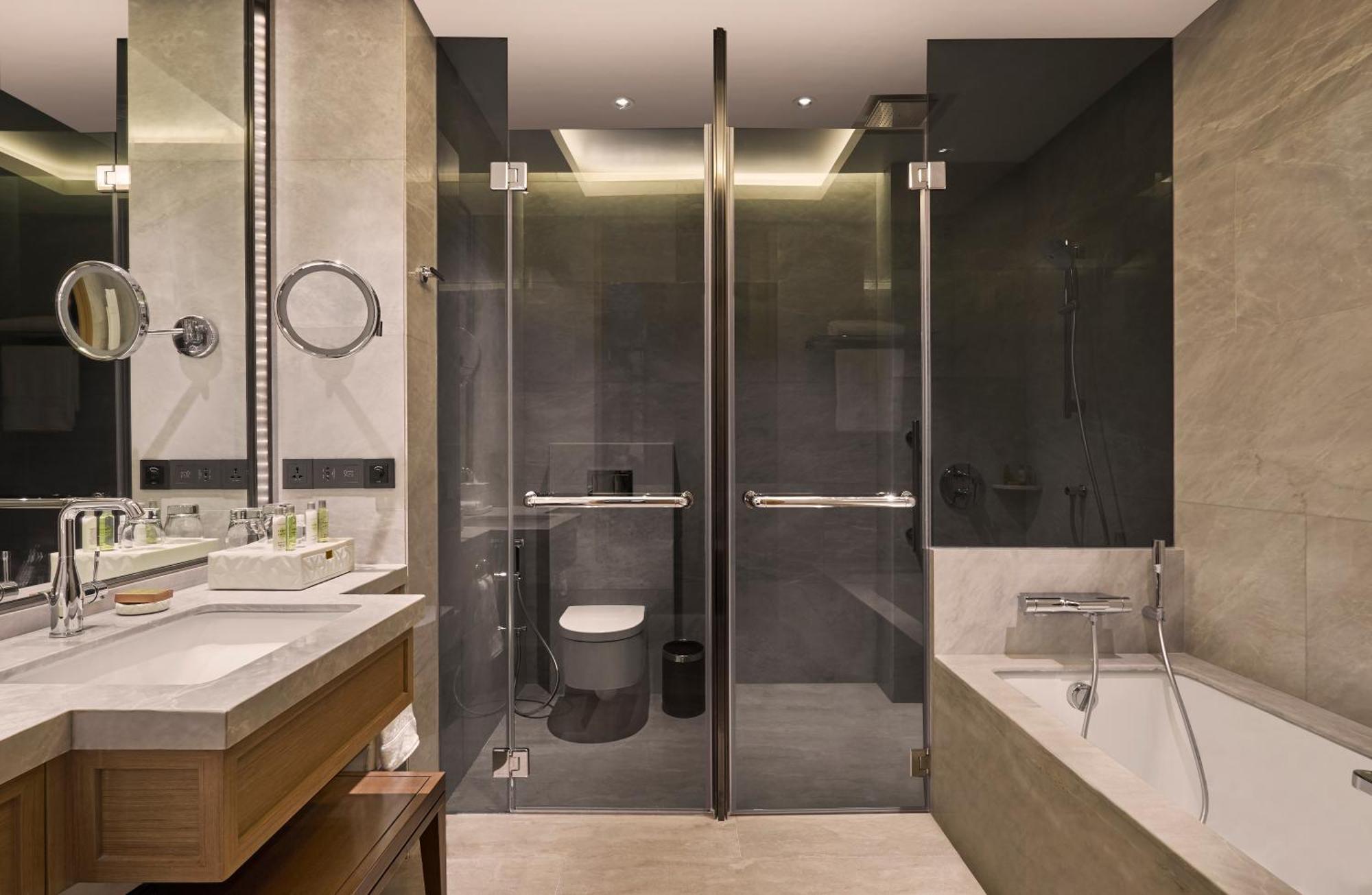 Hilton Manila Hotel Пасай Екстериор снимка