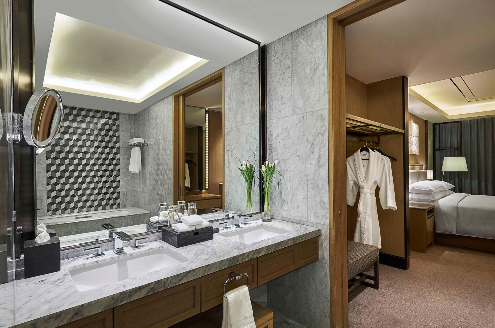 Hilton Manila Hotel Пасай Екстериор снимка