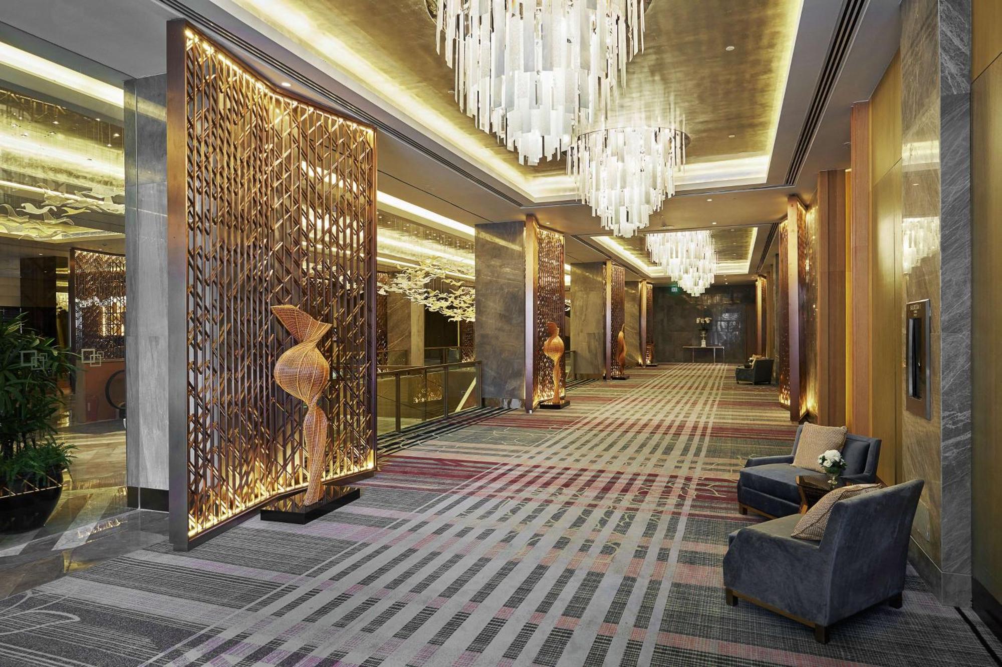 Hilton Manila Hotel Пасай Екстериор снимка The lobby of the hotel