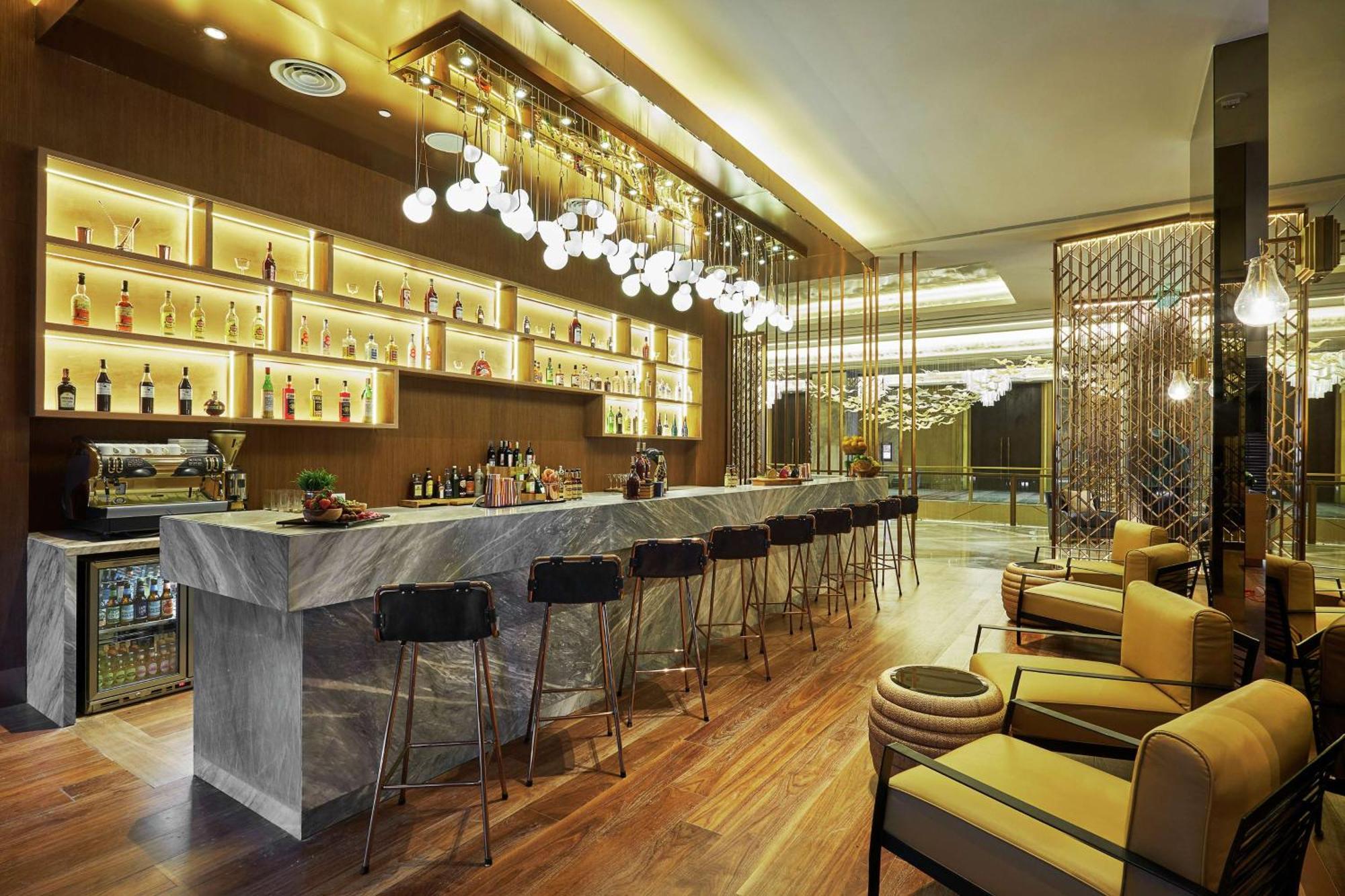 Hilton Manila Hotel Пасай Екстериор снимка The bar at the lounge
