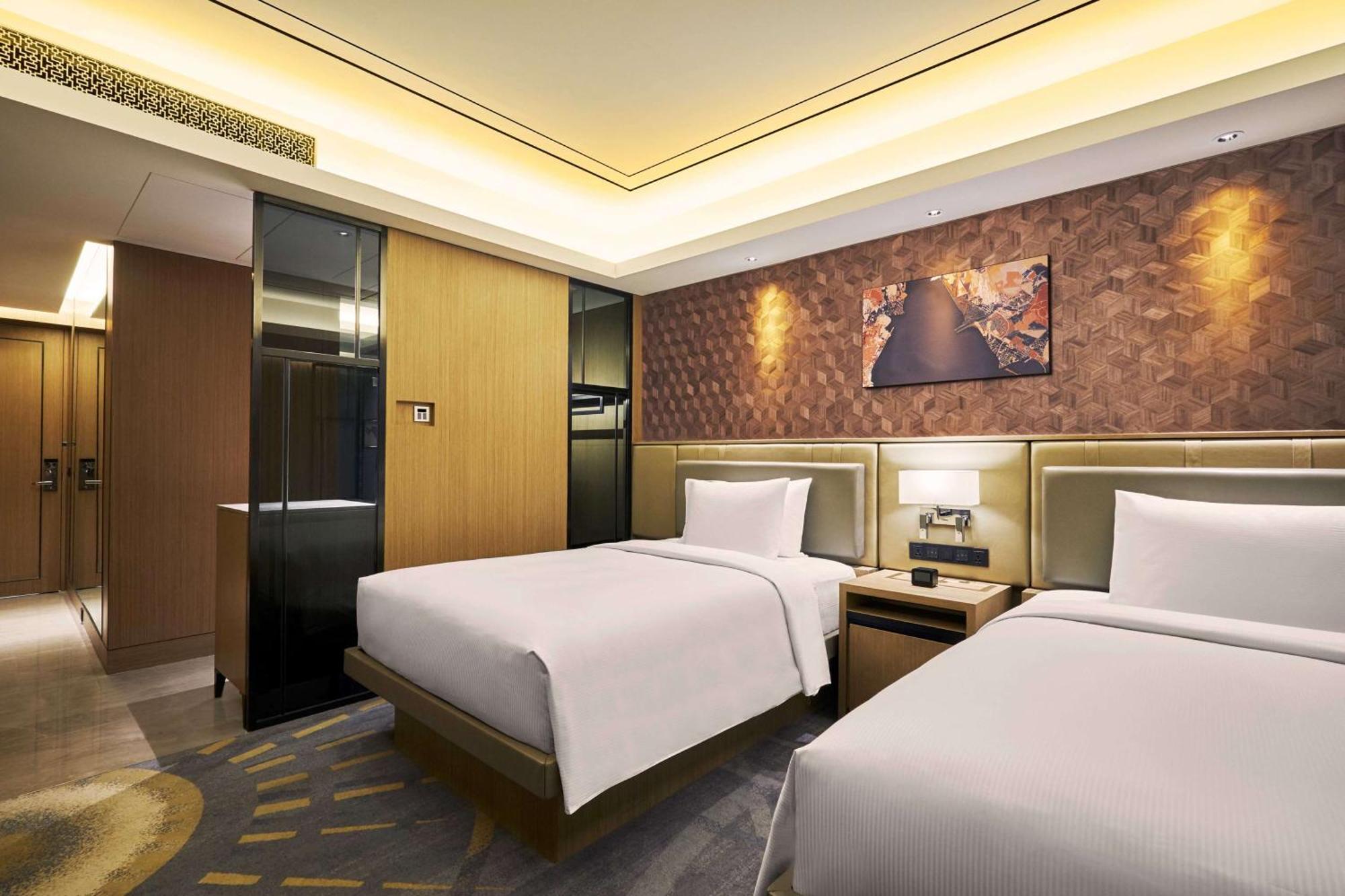 Hilton Manila Hotel Пасай Екстериор снимка