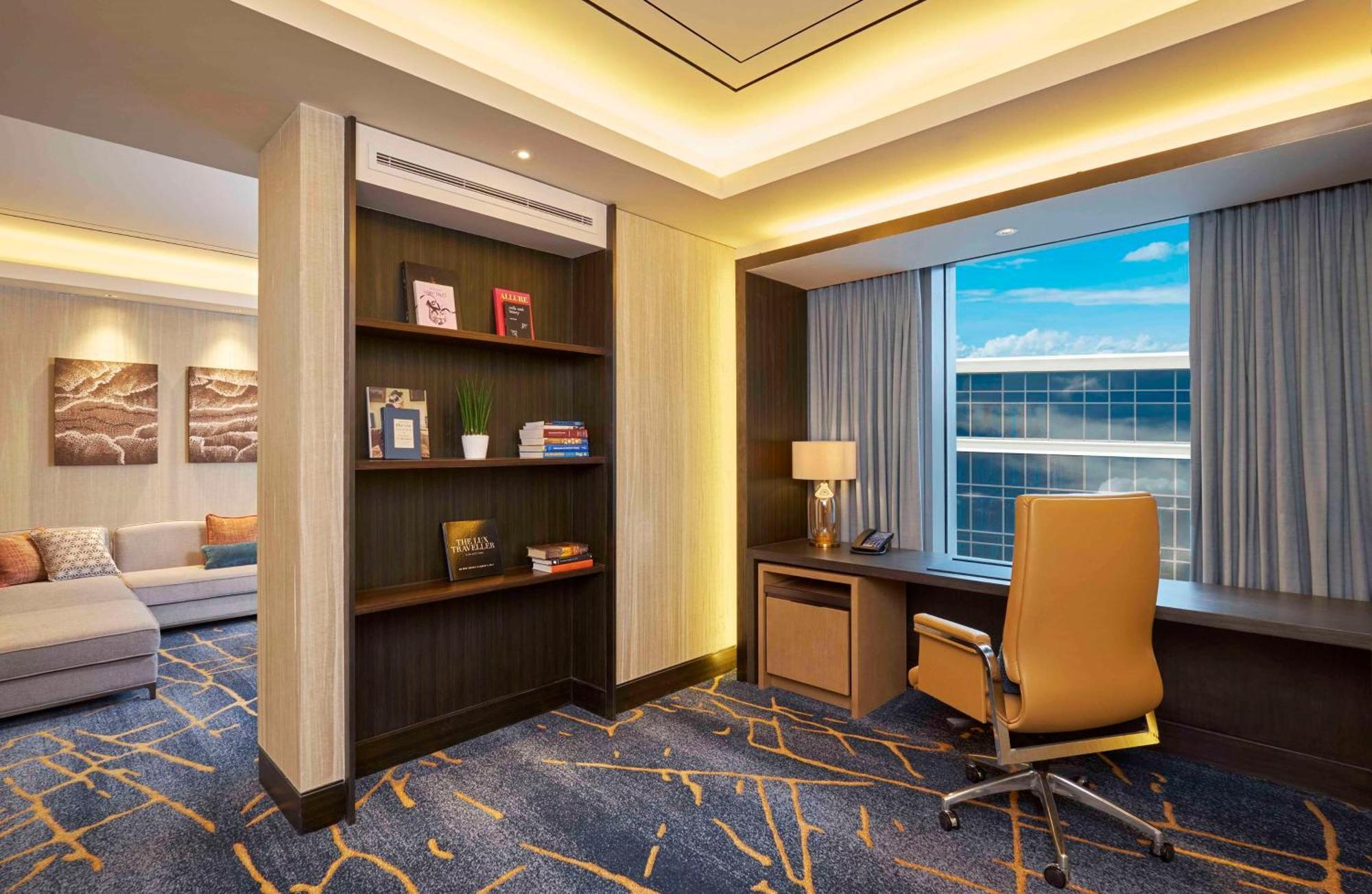 Hilton Manila Hotel Пасай Екстериор снимка