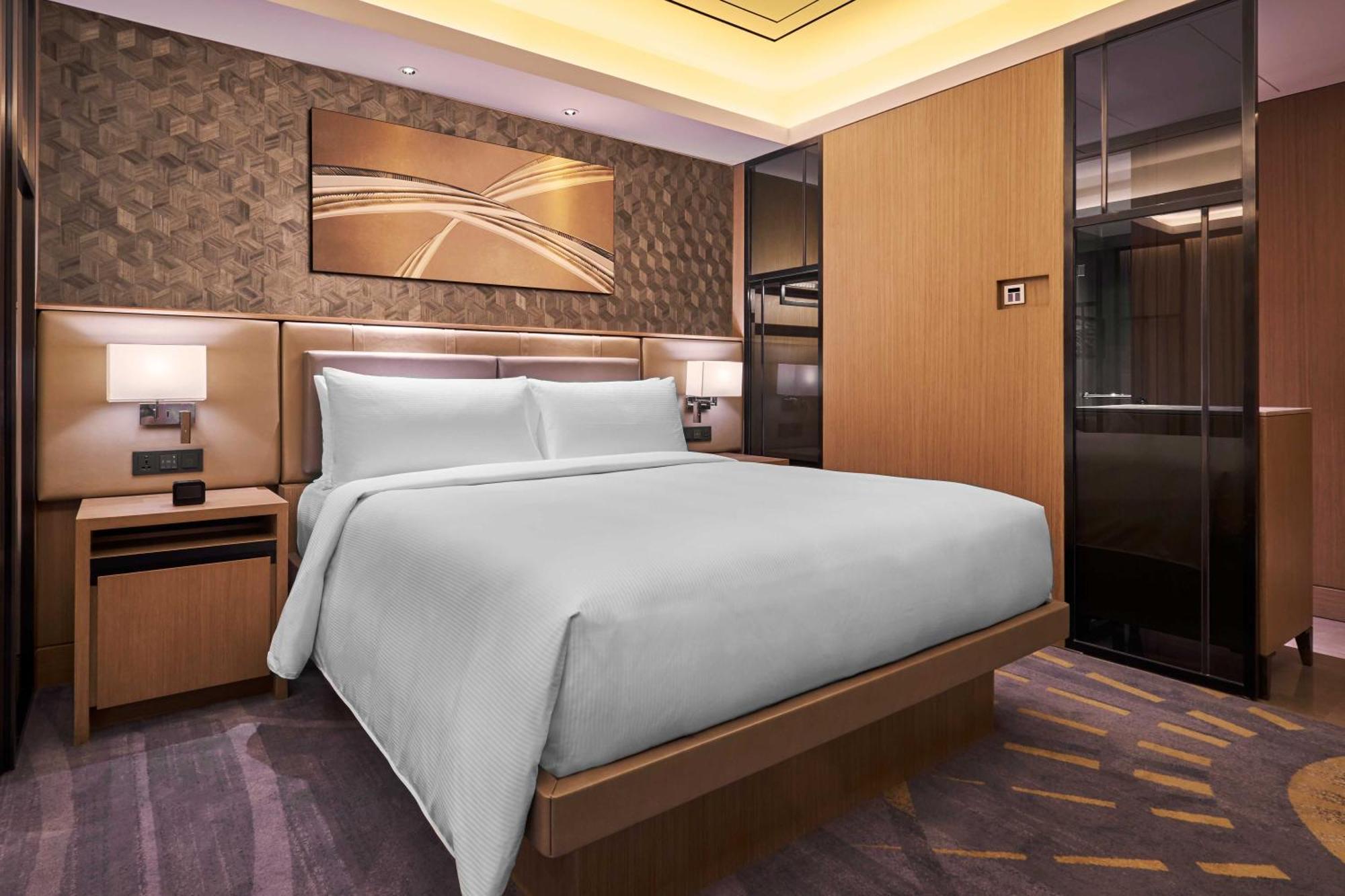 Hilton Manila Hotel Пасай Екстериор снимка
